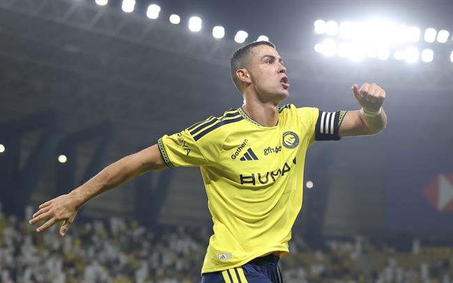 Bất chấp thị phi, cuộc chơi của Ronaldo vẫn tiếp diễn