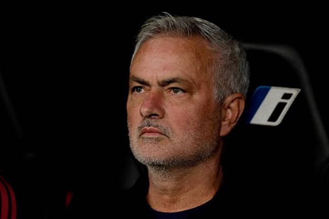 Jose Mourinho bỏ họp báo sau trận thắng Villarreal