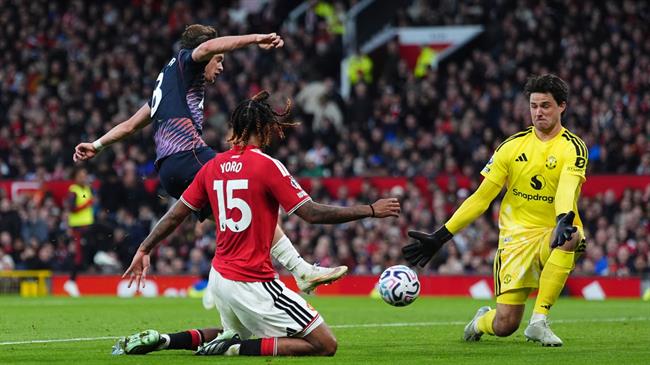 Neville cảnh báo cầu thủ Man United phải tự chấn chỉnh bản thân