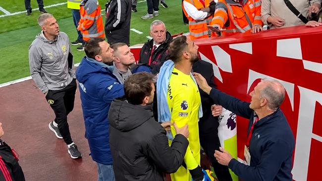 Gianluigi Donnarumma xô xát với CĐV Liverpool 1