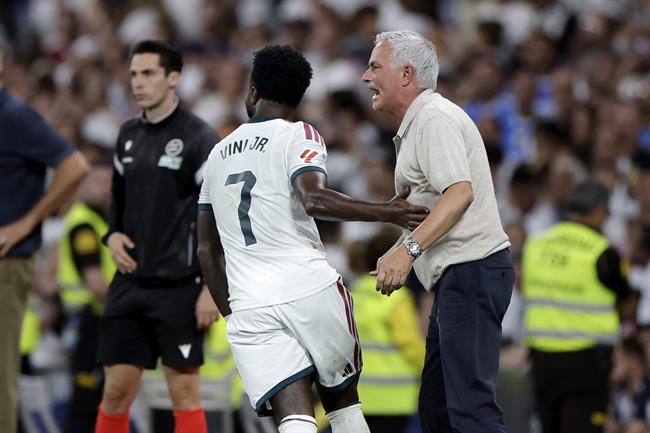 Mourinho trước ngã rẽ tại Real Madrid: Phục hưng hay bước chuyển tiếp?