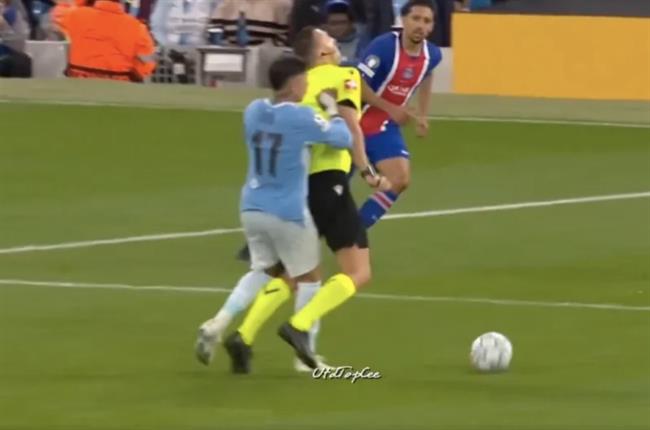 Enzo Fernandez thoát thẻ đỏ sau màn xô đẩy trọng tài