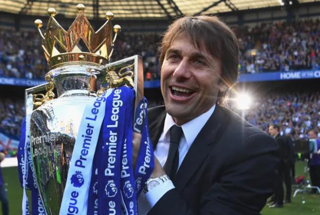 Antonio Conte gửi thông điệp tới MU về việc thay thế Michael Carrick