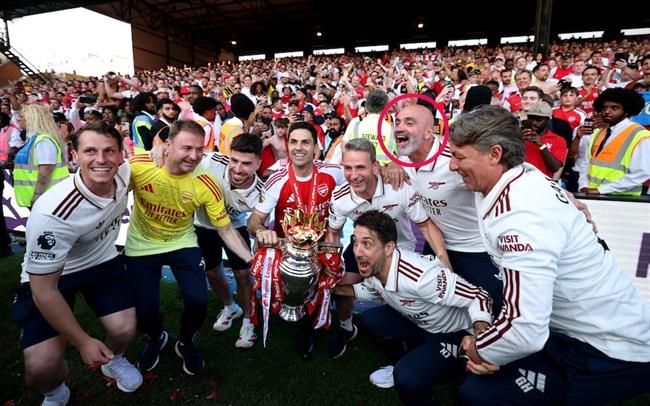 German Castanos: Chuyên gia sáng tạo bí ẩn đứng sau sự chuyển mình của Arsenal