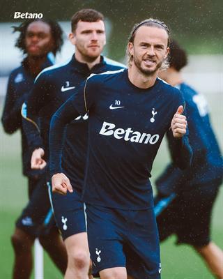 De Zerbi cấm cầu thủ Tottenham dùng điện thoại trong bữa ăn 1