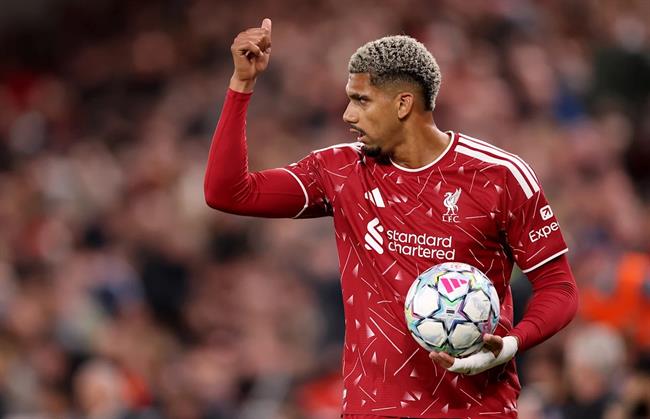 Araujo chưa muốn nghĩ về việc được Liverpool mua đứt 1 Araujo chưa muốn nghĩ về việc được Liverpool mua đứt 1