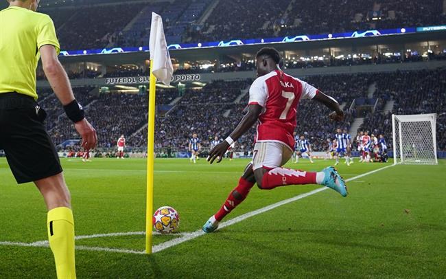 Chuyện gì đang xảy ra với các tình huống cố định của Arsenal?