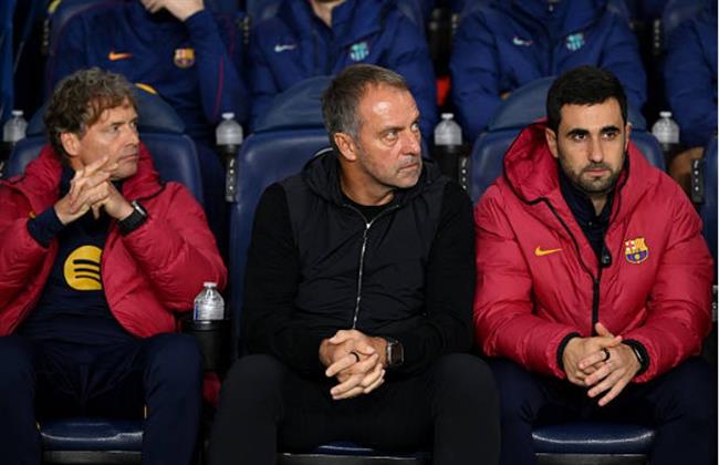 Flick thừa nhận Barcelona kém PSG, lo lắng về thể lực cuối trận
