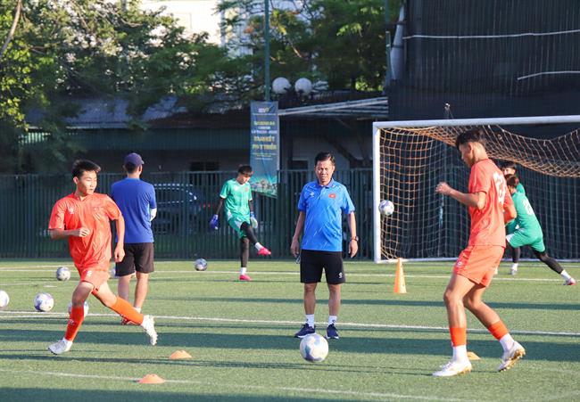 HLV Hoàng Anh Tuấn cùng U15 Việt Nam lên đường dự World Cup