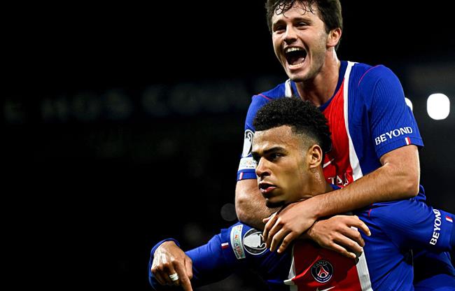 PSG đánh bại Barca: Tiếng gầm của bậc đế vương