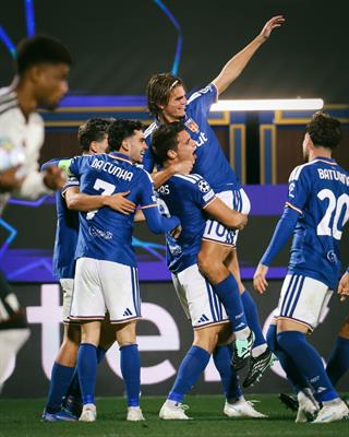 Fabregas nhắc nhở cầu thủ Como nương tay với MU 1