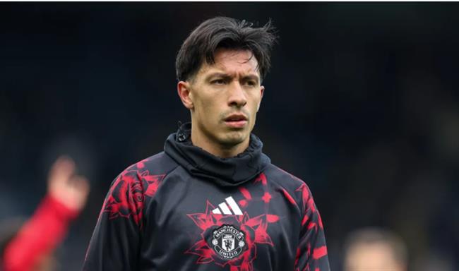 Barca sẵn sàng chiêu mộ Lisandro Martinez