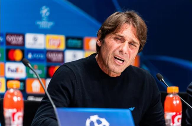 Antonio Conte đưa ra yêu cầu cho MU về việc thay thế Michael Carrick