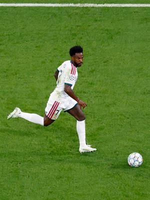 Mourinho bảo vệ Vinicius khi bị CĐV Real Madrid huýt sáo 1 Mourinho bảo vệ Vinicius khi bị CĐV Real Madrid huýt sáo 1