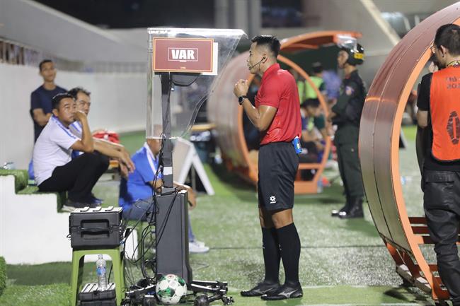 Hà Nội FC nghi trọng tài không công bằng ở trận thua Đà Nẵng