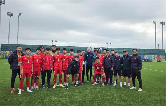U15 Việt Nam để thua tiếc nuối trong ngày được HLV Arsene Wenger dự khán