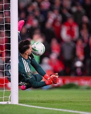 Người hùng Liverpool mang sai phao ở loạt penalty trước Chelsea 1