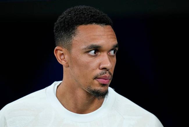 Chelsea cân nhắc đưa Alexander-Arnold trở lại Premier League