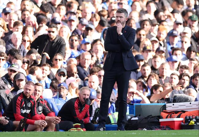 Michael Carrick giải thích thế nào sau trận thua Chelsea?