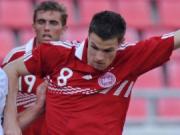 Cú sút phạt gián tiếp "khó đỡ"