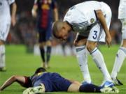 Pepe gọi Iniesta là "đồ ăn vạ", Tito lập tức "trả đũa"