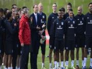 HLV Roy Hodgson "phản pháo" Vieira: Người ngoài biết gì mà nói