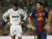 Thật hay đùa: Lionel Messi ''thăm hỏi'' Ronaldo trong trận El Clasico?