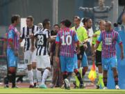 Trọng tài góp công giúp Juventus vượt qua Catania