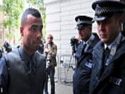 Ashley Cole lên tiếng xin lỗi vì chửi FA trên Twitter