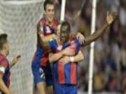 Cựu sao Premier League tạo ra cú "ngả bàn đèn" hiếm có