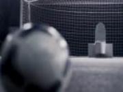 Khi ... "bồn cầu" đứng vào vị trí trấn giữ khung thành