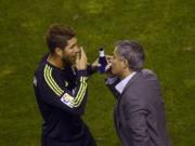 Mourinho và Ramos kết thúc chiến tranh trong hòa bình