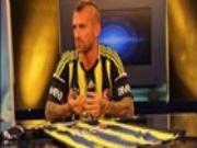 "Vua xăm mình" Raul Meireles ghi siêu phẩm sút xa