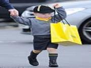 Quý tử nhà Rooney thỏa thích mua sắm