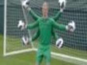 "Dị nhân" Joe Hart bắt bóng bằng .... "6 tay''