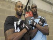 Bị chê yếu đuối, sao West Ham đi học võ