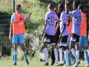 "Siêu quậy" Barton lại suýt tẩn đối thủ trên sân