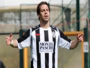 Calaio đánh đầu gỡ hoà cho Siena