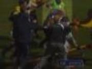 Bạo loạn xảy ra tại giải đấu bóng đá cấp trung học tại Mỹ