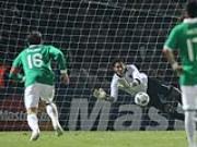 Thủ môn "siêu phàm": Cản phá liên tiếp ba cú sút penalty