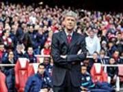 Arsenal thi đấu tệ hại, Arsene Wenger vẫn quyết bám trụ lại Emirates