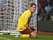 Arsenal hòa nhạt nhẽo trên Villa Park: Ngọn đèn dưới mưa…