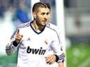 Real Madrid tiến bước: Benzema không chịu thua kém Higuain