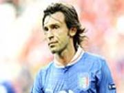 Chiêm ngưỡng siêu phẩm đá phạt miễn chê của Andrea Pirlo vào lưới San Marino