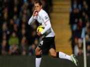 Chicharito & Van Persie: Ai đá trung phong tốt hơn?
