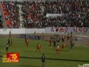 Bàn đá phản lưới nhà "điên khùng" bậc nhất năm 2012