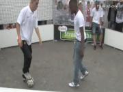 Tuyệt kỹ trong bóng đá đường phố