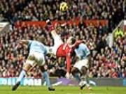 Khi Ibra "phù phép", Rooney đang ở đâu?