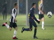 Barcelona vượt mặt Arsenal giành sao 14 tuổi