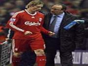 Rafa Benitez bảo vệ Torres vì bị "người cũ" của Chelsea tấn công